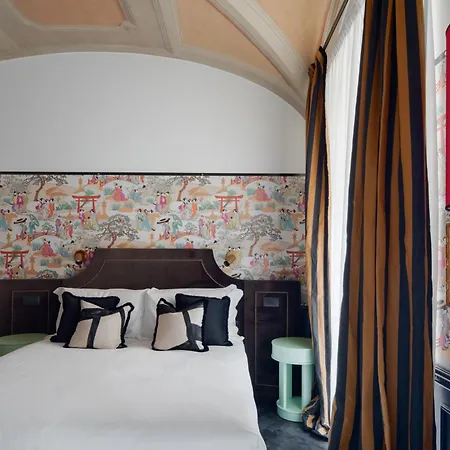 V Collection Condotti Hotel Rzym