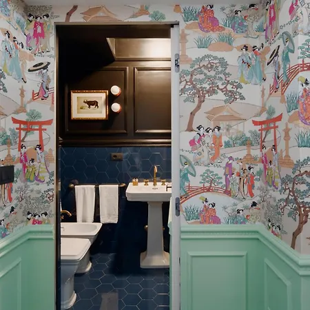 V Collection Condotti Rom