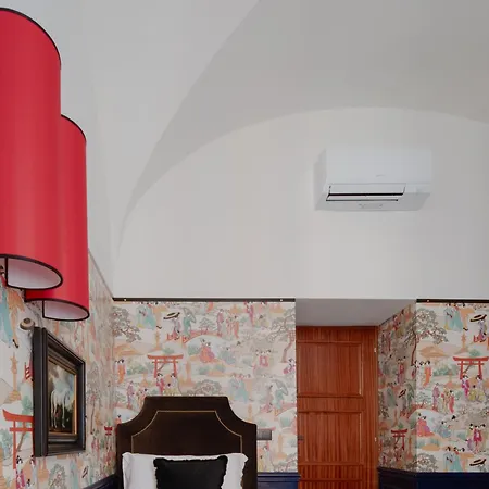 V Collection Condotti Hotel *