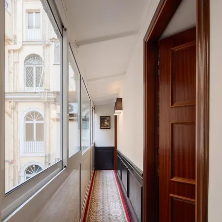 V Collection Condotti Rzym