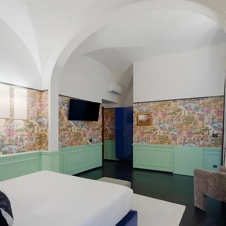 V Collection Condotti Rzym