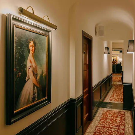 V Collection Condotti * Rzym