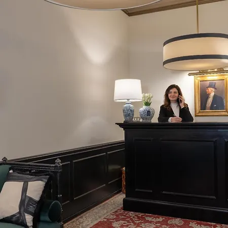 V Collection Condotti ホテル *