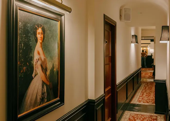 V Collection Condotti * ローマ