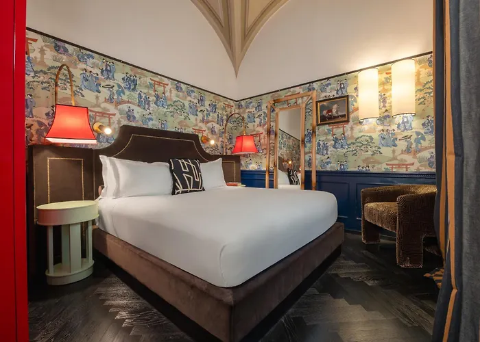 V Collection Condotti * ローマ