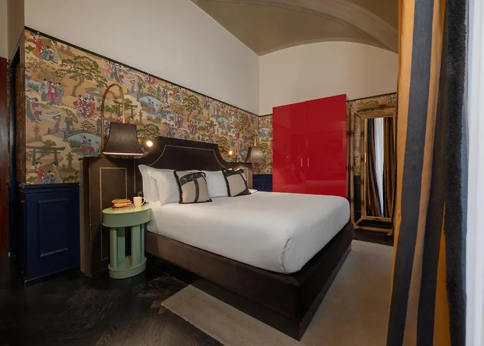 V Collection Condotti * ローマ