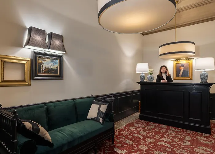 V Collection Condotti Hotel *